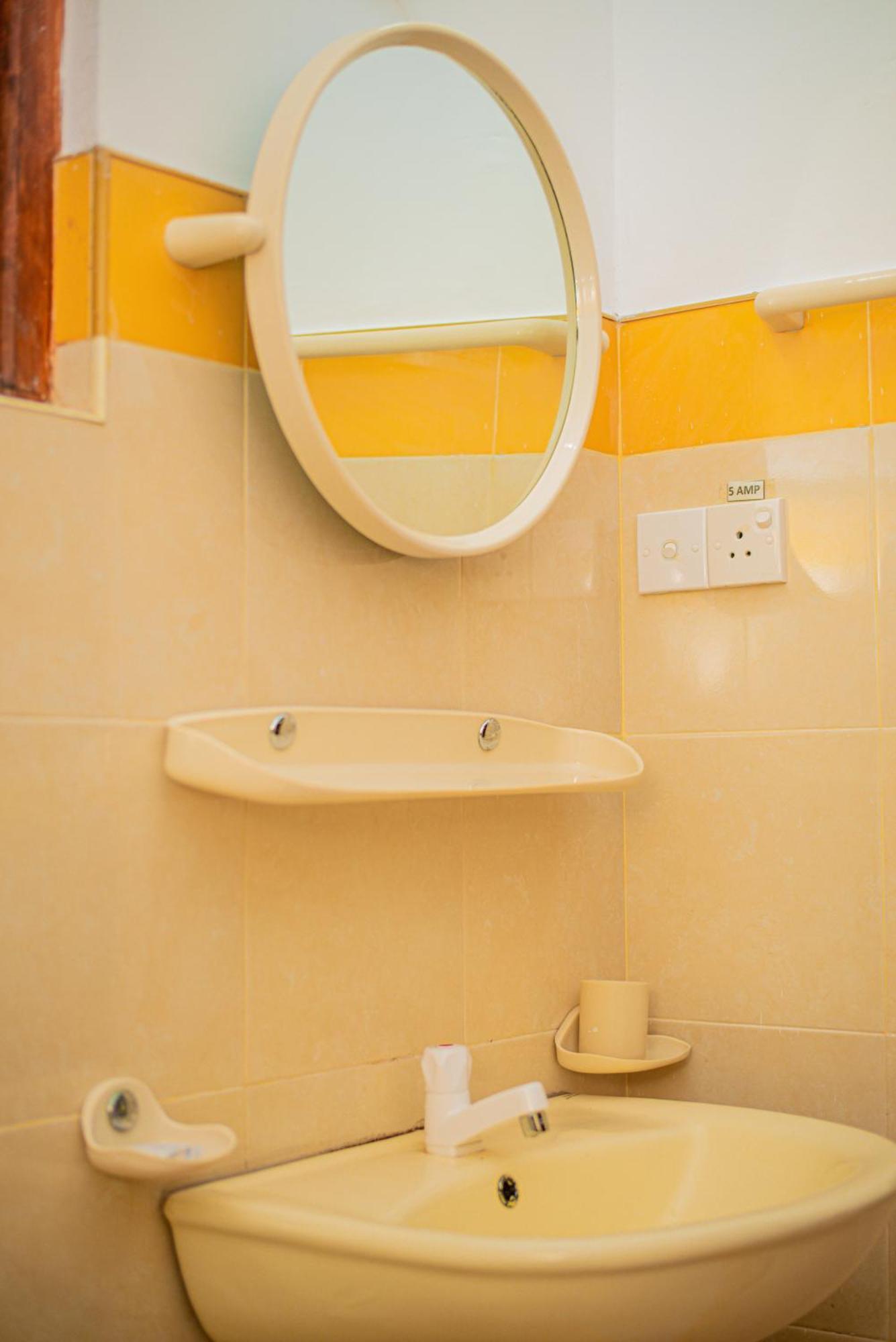 Sundowners Guesthouse Хиккадува Номер фото